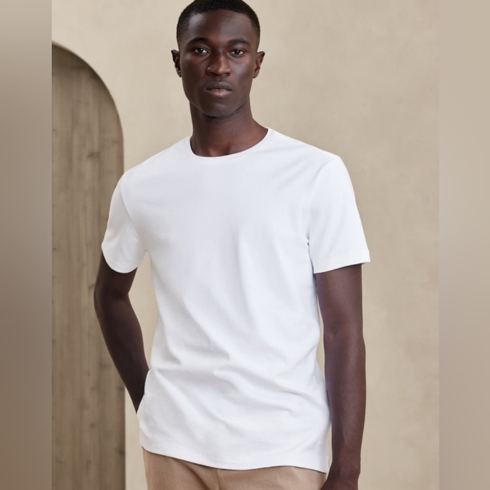 Banana Republic. 'Luxury Touch White T-shirt. Size Small.